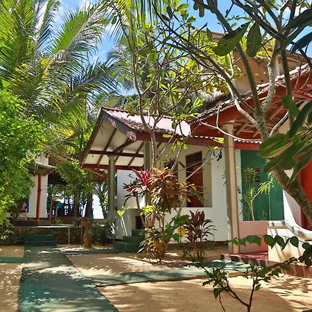 Panorama Rock Cafe Bed and Breakfast Tangalle Exteriör bild