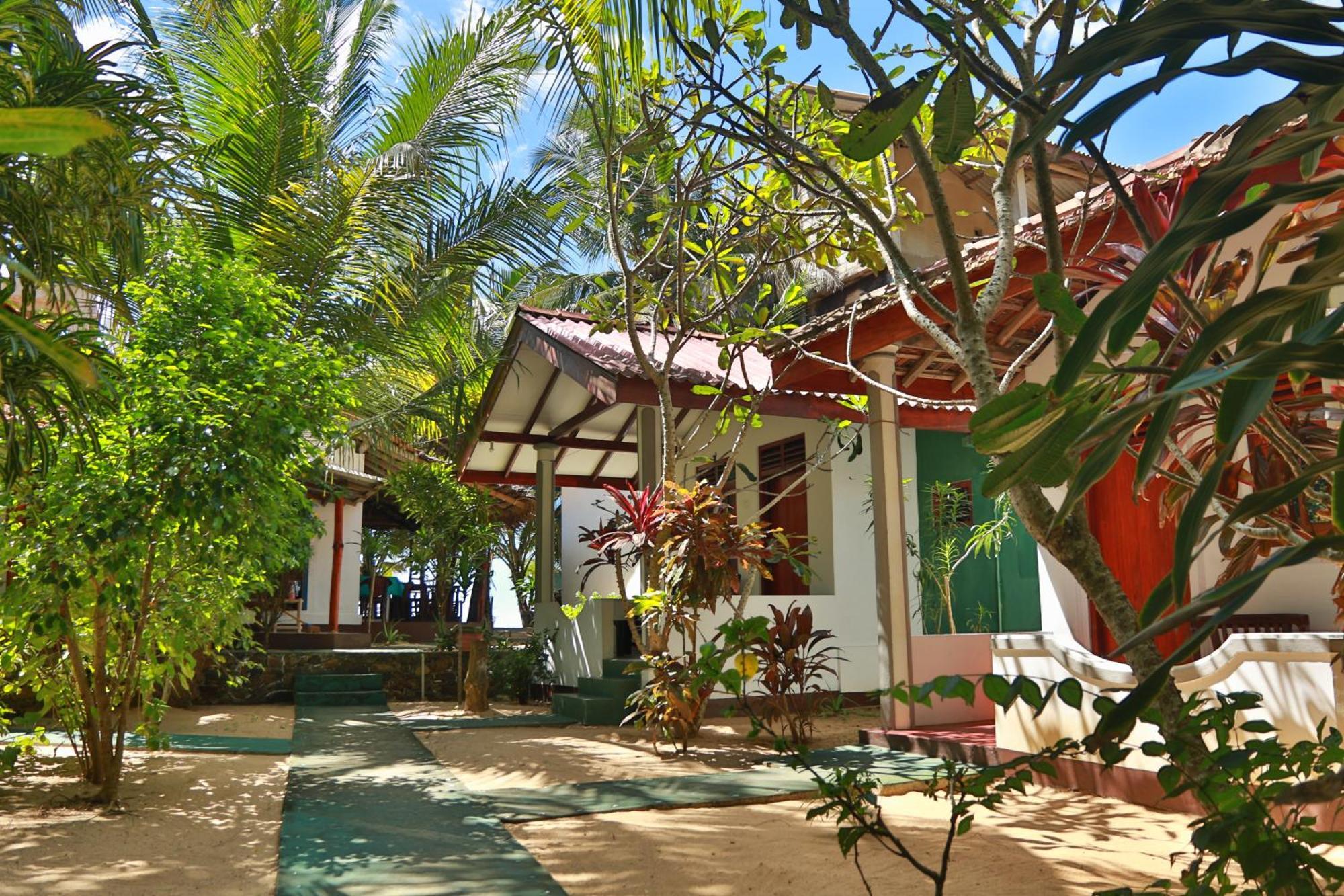 Panorama Rock Cafe Bed and Breakfast Tangalle Exteriör bild