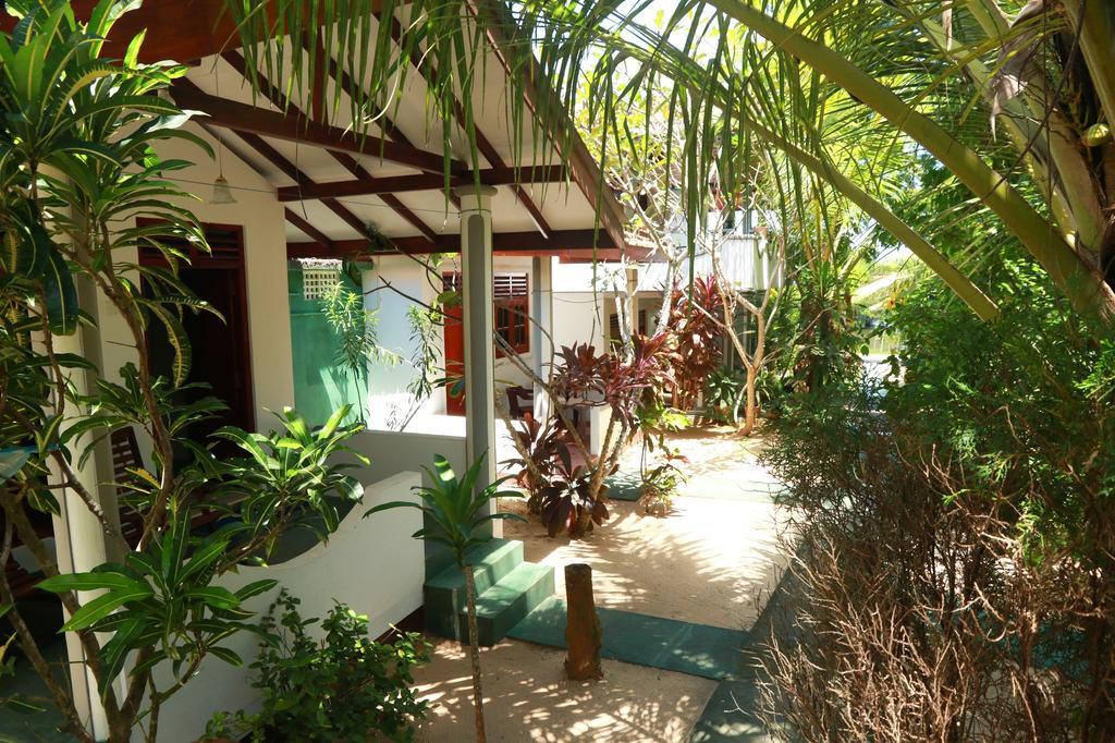 Panorama Rock Cafe Bed and Breakfast Tangalle Exteriör bild