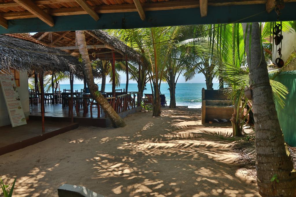 Panorama Rock Cafe Bed and Breakfast Tangalle Exteriör bild