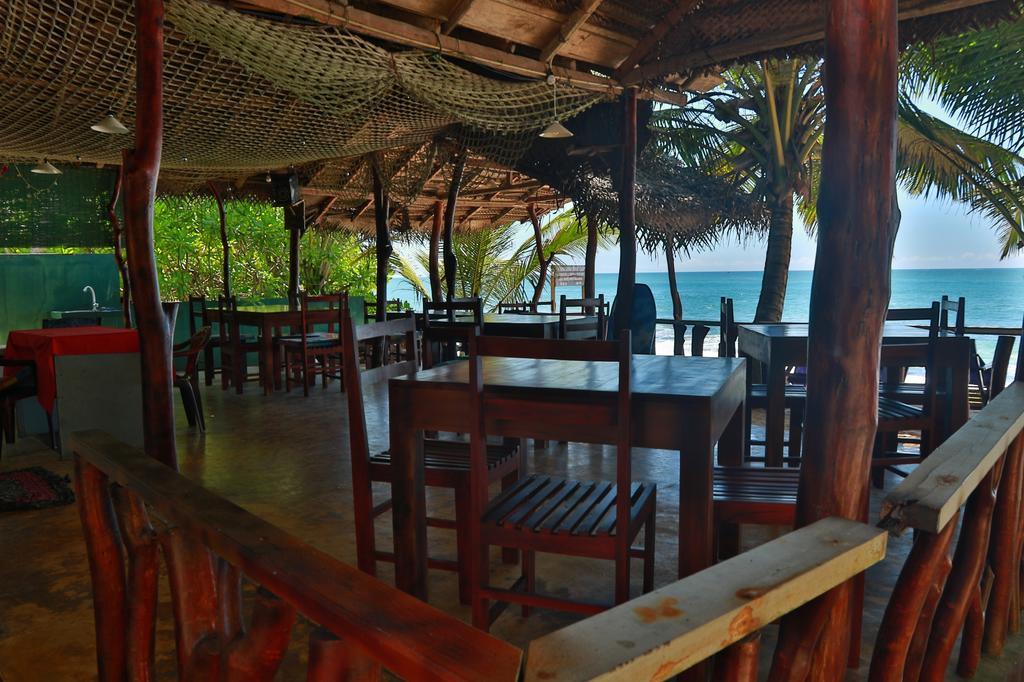 Panorama Rock Cafe Bed and Breakfast Tangalle Exteriör bild