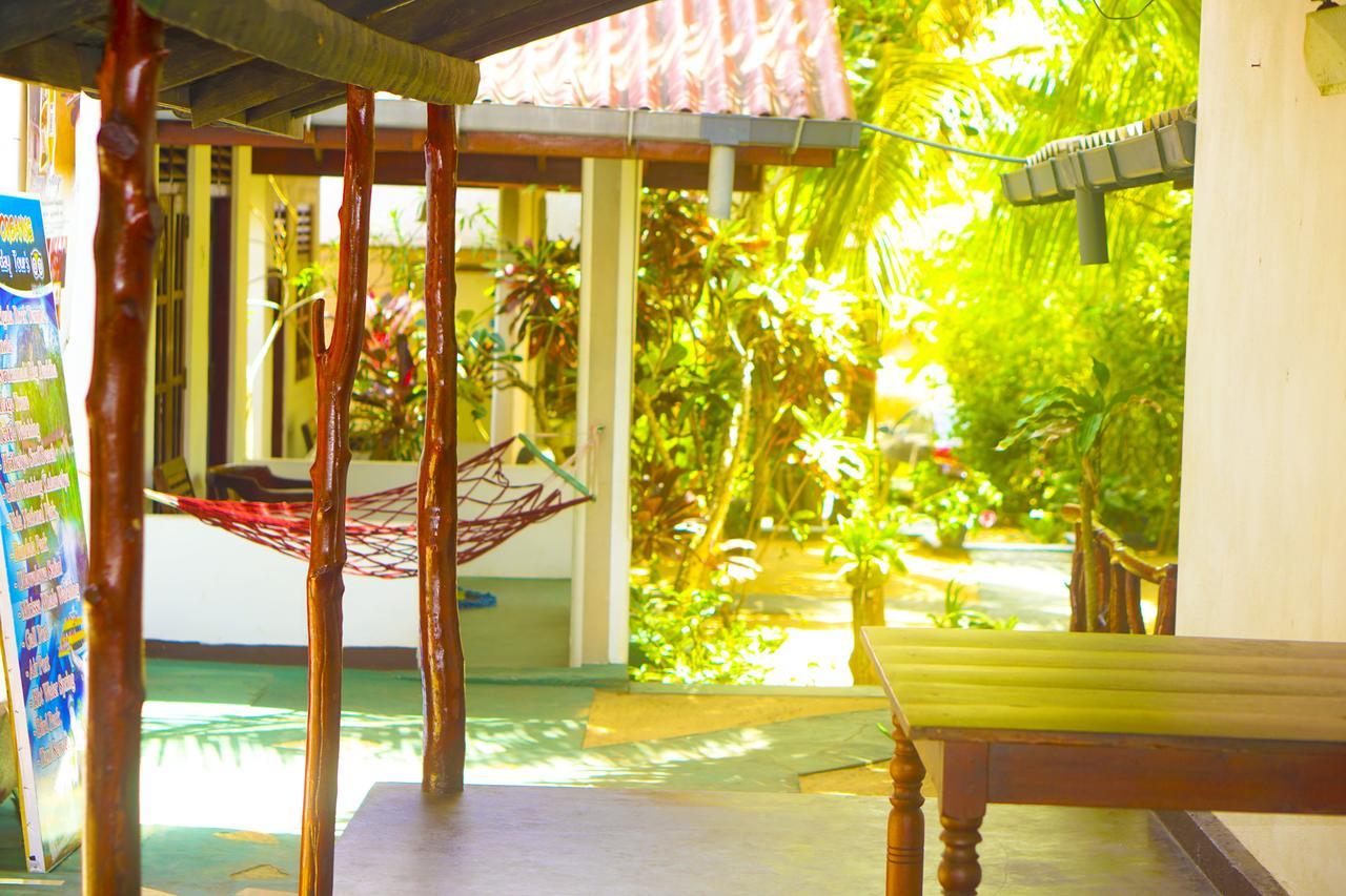 Panorama Rock Cafe Bed and Breakfast Tangalle Exteriör bild