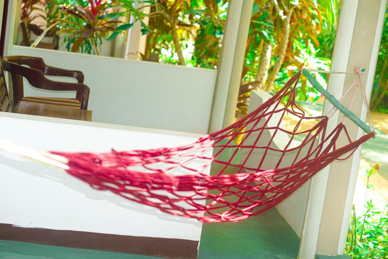 Panorama Rock Cafe Bed and Breakfast Tangalle Exteriör bild
