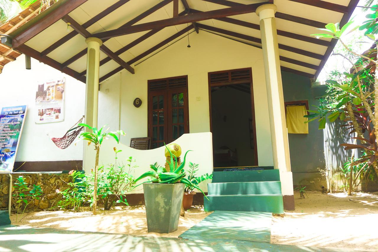 Panorama Rock Cafe Bed and Breakfast Tangalle Exteriör bild