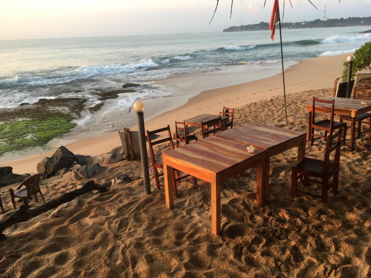 Panorama Rock Cafe Bed and Breakfast Tangalle Exteriör bild